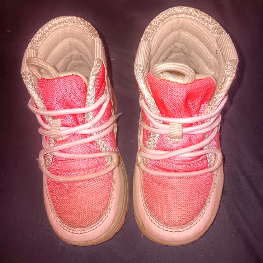 Girls size 6, Carter's boots